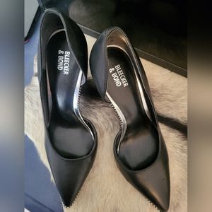 Black pumps, size 8.5